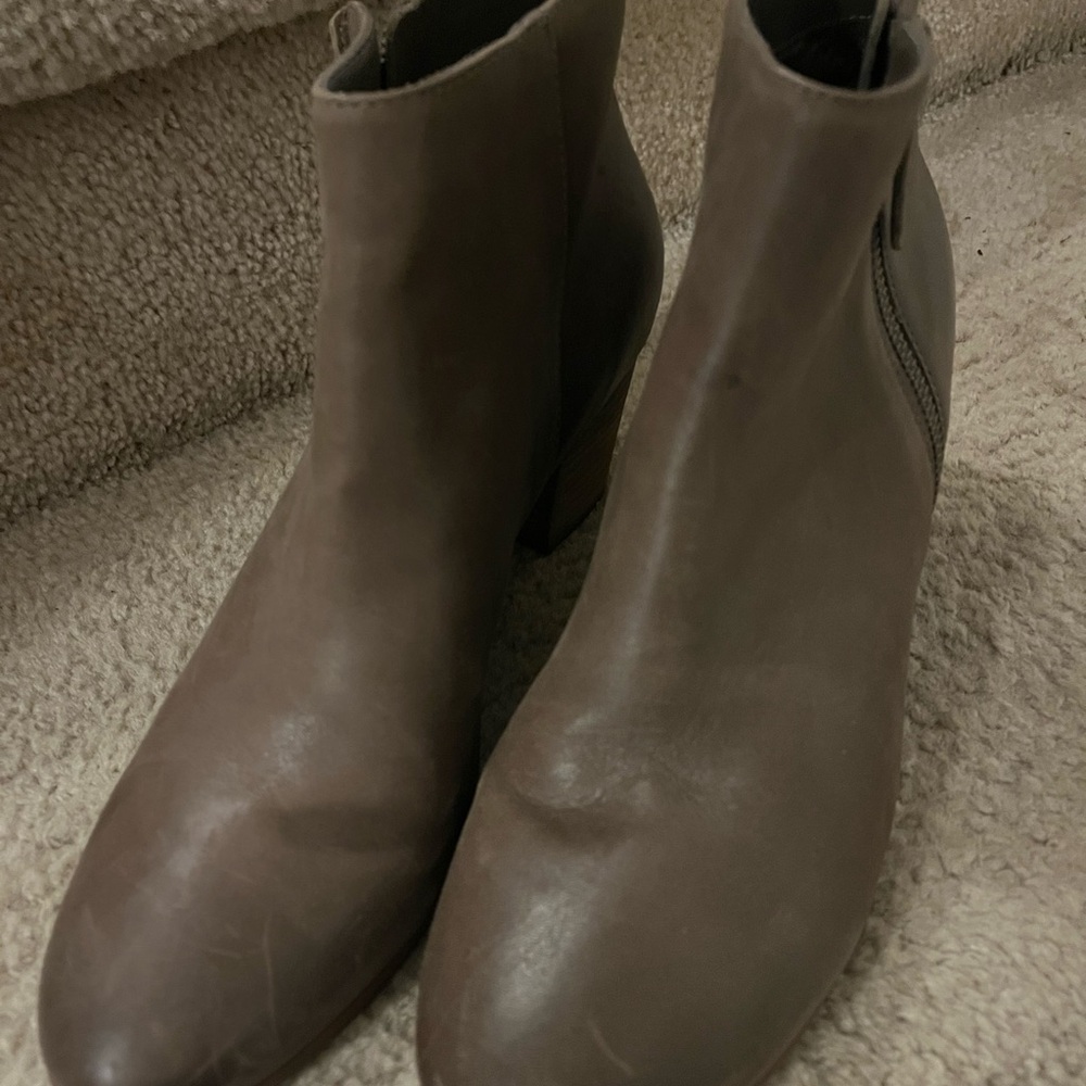 Crown Vintage Women's Brown Ankle Boots, size 9.5M